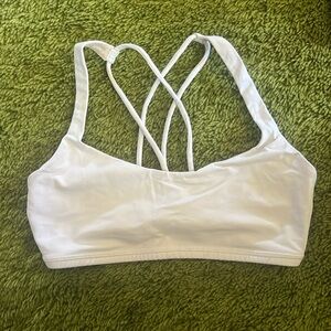 White Lululemon criss cross back sports bra great condition